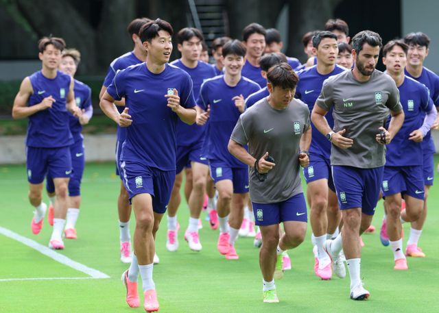 2026 북중미 월드컵에 출전한 한국 축구 국가대표팀 손흥민 등 선수들이 17일(현지시간) 오후 멕시코 과달라하라 인근 사포판의 치바스 바예 베르데에서 훈련을 하고 있다. 대표팀은 한국시간 19일 오전 10시 멕시코와 조별리그 2차전을 치른다. 연합뉴스
