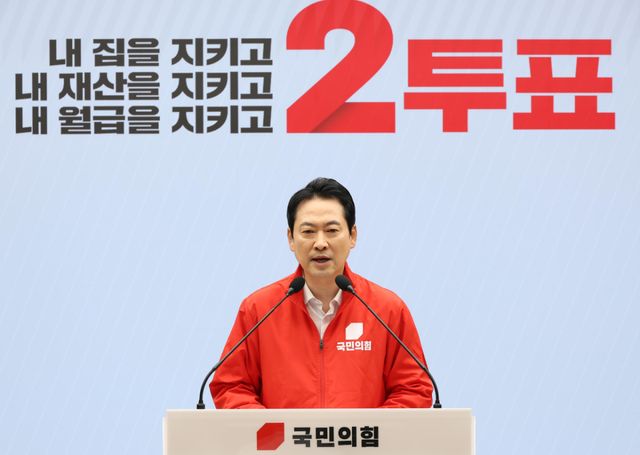 국민의힘 장동혁 상임선거대책위원장이 6·3 지방선거와 재보선 본투표를 하루 앞둔 2일 서울 여의도 중앙당사에서 대국민 투표 참여 호소 담화문을 발표하고 있다. 연합뉴스