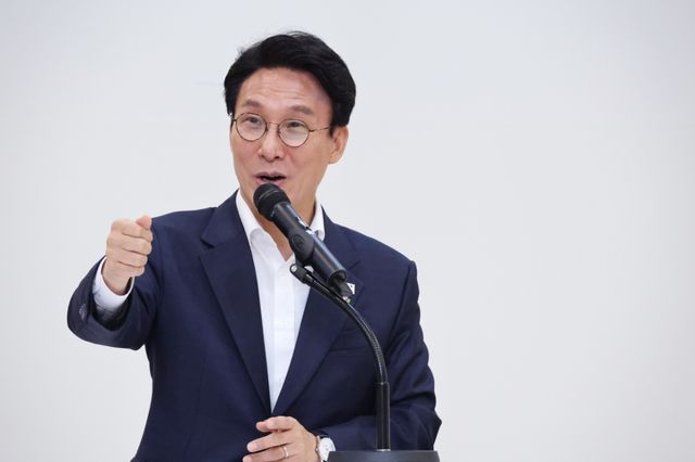 김민석 국무총리가 22일 서울 종로구 정부서울청사 별관에서 열린 출입기자 간담회에서 모두 발언을 하고 있다. 연합뉴스