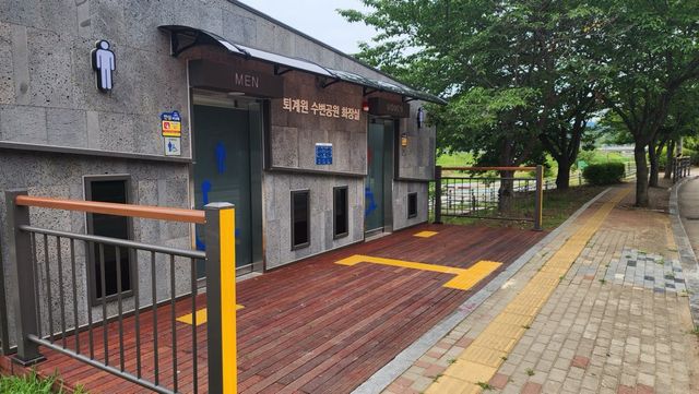 남양주시가 퇴계원 수변공원 내 화장실 설치 공사를 완료했다고 밝혔다. 남양주시 제공