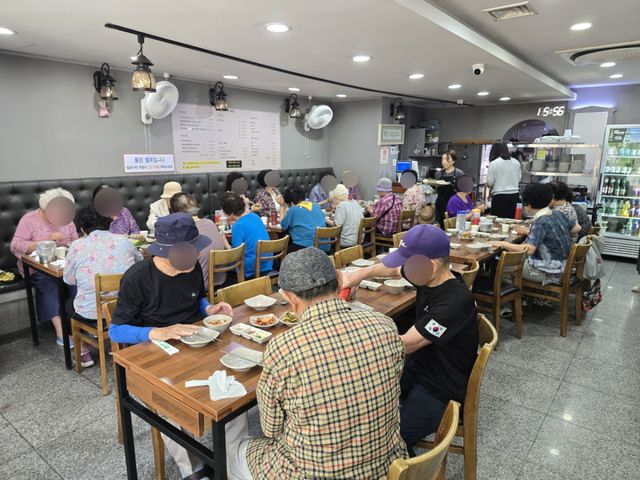 남양주시 밀마당 바지락칼국수·보쌈, 지역 어르신 위한 행복한 밥상 나눔 실천. 남양주시 제공