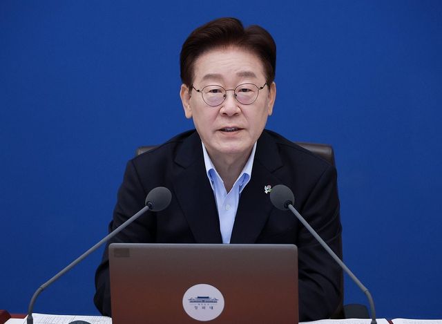 이재명 대통령이 23일 청와대에서 열린 국무회의 겸 비상경제점검회의에서 발언하고 있다. 연합뉴스
