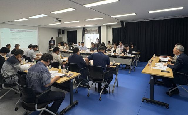 안산시는 대부해양본부 회의실에서 ‘대부도 관광 민관협의체 2분기 정기회의’를 개최했다. 안산시 제공