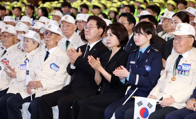 이재명 대통령과 김혜경 여사가 25일 수원컨벤션센터에서 열린 6·25전쟁 제76주년 기념식에 참석해 있다. 연합뉴스