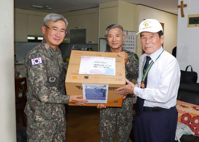육군 제2신속대응사단 희망박스 전달. 양평군 제공