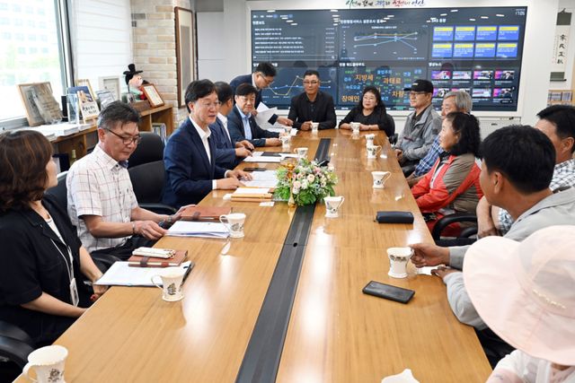 안산시는 풍도· 육도 주민과 섬 발전을 위한 현장 간담회를 개최했다. 안산시 제공
