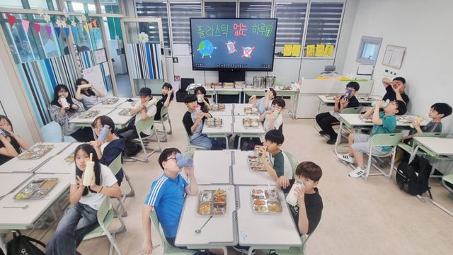 시흥시청소년청년재단이 '플라스틱 없는 하루' 행사를 실시했다. 시흥시 제공