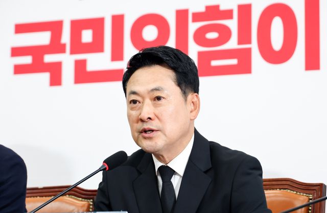 국민의힘 장동혁 대표가 6일 국회에서 열린 긴급 최고위원회의에서 6·3 지방선거에서 불거진 투표용지 부족 사태와 관련해 발언하고 있다. 연합뉴스