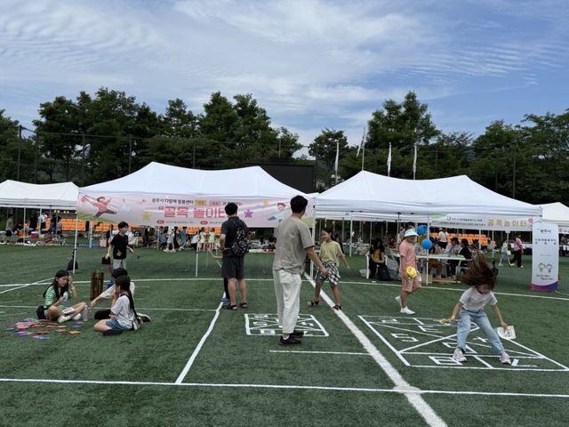 광주시 다함께돌봄센터 5호점과 7호점은 6일 오포 스포츠파크에서 ‘오포야 놀자 행복나눔 축제’에 참여했다. 광주시 제공