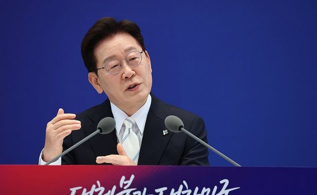 이재명 대통령이 8일 청와대 영빈관에서 열린 취임 1주년 기자회견에서 발언하고 있다. 연합뉴스