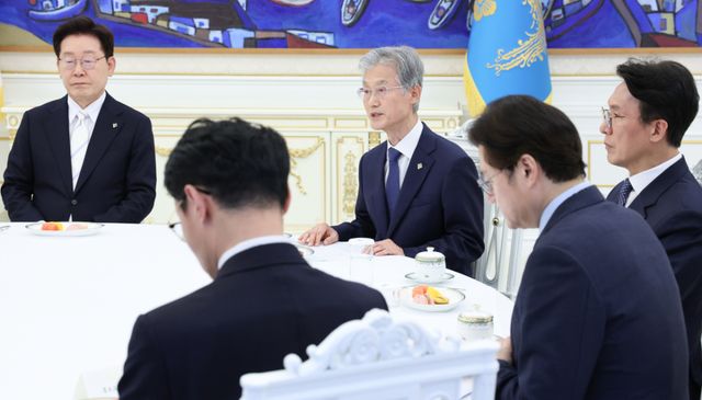조희대 대법원장이 8일 청와대에서 열린 이재명 대통령과 4부 요인 회동에서 발언하고 있다. 연합뉴스