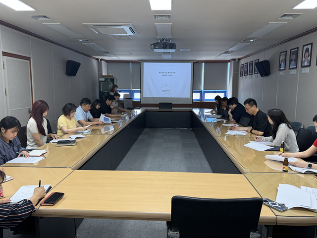 인천시 보건환경연구원 지난 8일 군·구 담당자를 대상으로 해수욕장 수질검사 등에 대한 교육을 하고 있다. 인천시 제공