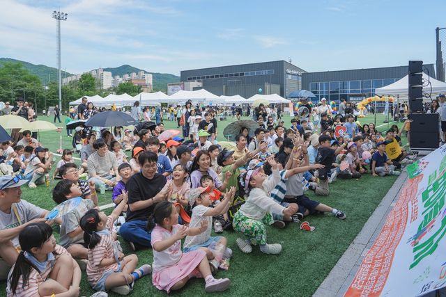 광주시 오포2동은 지난 6일 오포 스포츠파크에서 ‘제3회 오포야 놀자 행복나눔 축제’를 진행했다. 광주시 제공