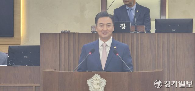 1일 정일구 의원(국힘·사선거구)이 평택시의회 제264회 임시회 제1차 본회의에서 전반기 부의장으로 선출된 뒤 당선 인사를 하고 있다. 윤동현 기자