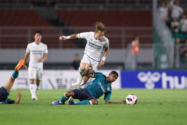 12일 안산 와스타디움에서 수원 삼성과 안산 그리너스의 경기가 열리고 있다. 한국프로축구연맹 제공