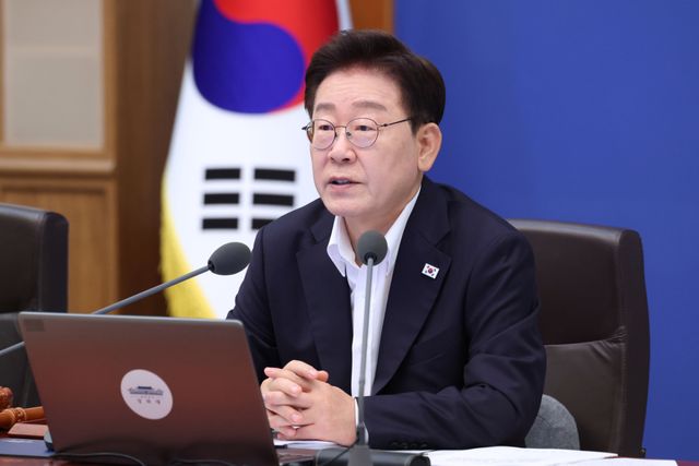 이재명 대통령이 14일 청와대에서 열린 국무회의에서 발언하고 있다. 연합뉴
