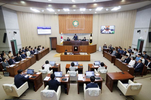 의왕시의회가 14일 제1차 본회의를 시작으로 제321회 임시회 의정 활동에 돌입했다. 의왕시의회 제공
