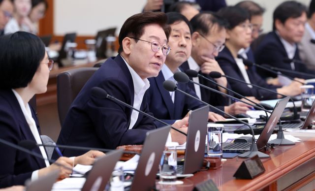 이재명 대통령이 14일 청와대에서 열린 국무회의에서 발언하고 있다. 연합뉴스