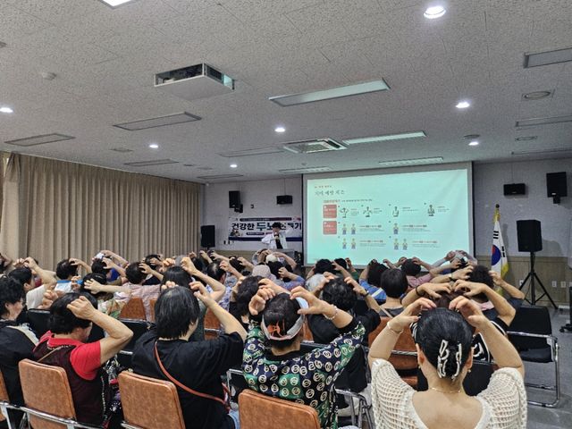 시흥시보건소 치매안심센터는 13일 ‘치매안심주치의와 함께하는 지역주민 치매 예방 특강’을 열었다. 시흥시 제공