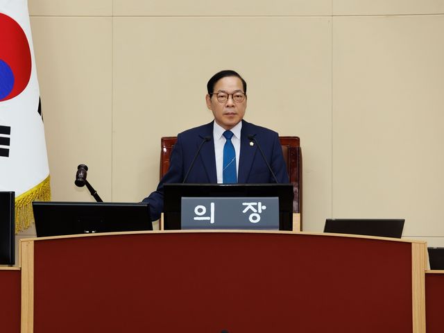 제10대 부천시의회 전반기 박병권 의장. 부천시의회 제공