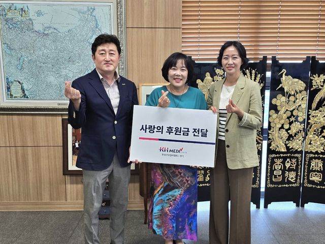 KH한국건강관리협회 경기도지부가 경기도여성단체협의회에 ‘사랑의 후원금’을 전달했다고 15일 밝혔다. 건협 경기도지부 제공