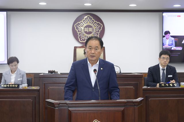 김승호 동두천시의원이 15일 열린 제347회 동두천시의회 임시회 제1차 본회의에서 5분 자유발언을 하고 있다. 동두천시의회 제공