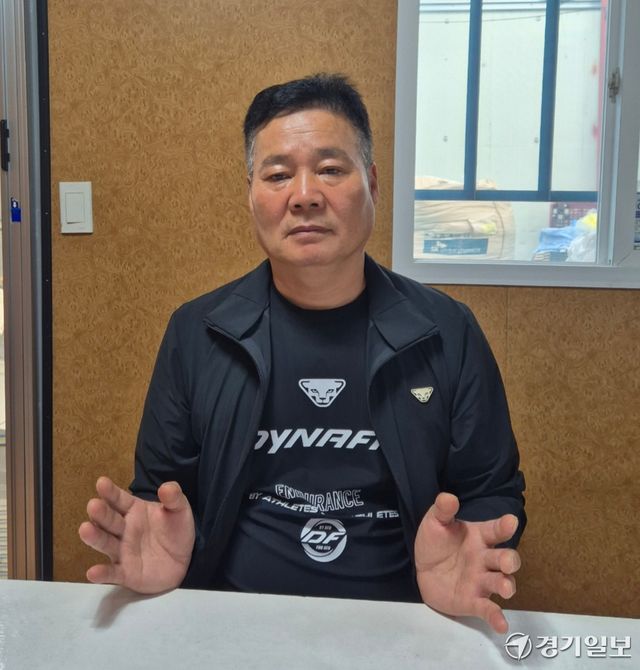 김경일 현덕청심회장이 경기일보와의 인터뷰에서 청심회를 설명하고 있다. 윤동현 기자