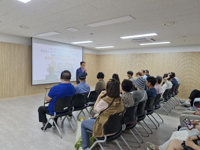 양평군이 지난 14일 관내 장애인일자리 사업 참여자를 대상으로 산업안전보건교육과 직장 내 괴롭힘 예방교육을 하고 있다. 양평군 제공