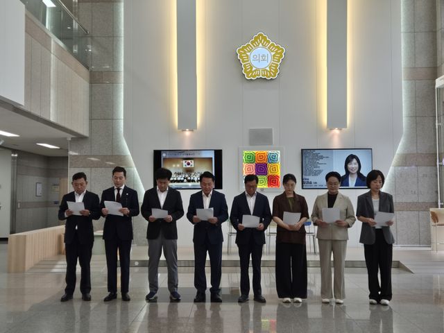 국민의힘 안양시의회 교섭단체 의원들이 16일 오후 4시 반박 기자회견을 열고 성명을 발표하고 있다. 안양시의회 국민의힘 의원 제공