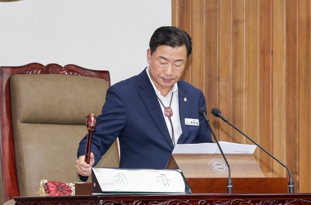 박두형 여주시의회 의장이 16일 개회한 제82회 임시회를 진행하고 있다. 여주시의회 제공