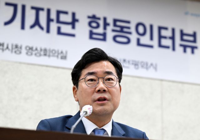 박찬대 인천시장이 16일 인천시청에서 열린 합동인터뷰에서 발언하고 있다. 인천시 제공