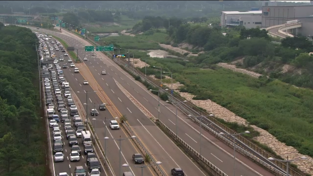 인천 영종경찰서가 17일 오전 11시10분부터 신도평화대교 진입을 전면 통제하고 있다. 인천시 제공