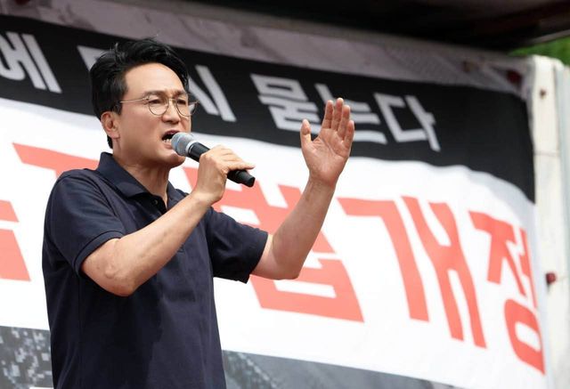 17일 서울 종로구 정부서울청사 앞에서 열린 아동복지법 개정 촉구 집회에 참석한 안민석 경기도교육감. 안민석 교육감 SNS