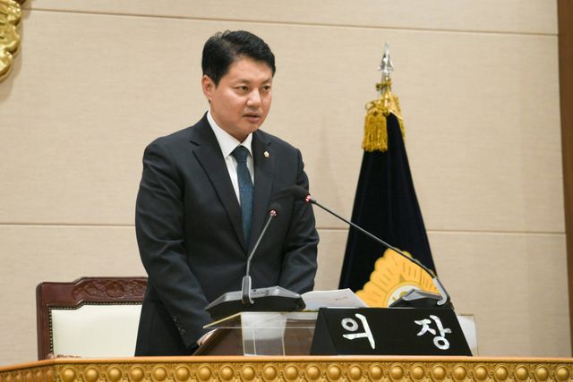 2일 양주시의회 의장으로 선출된 한상민 의원이 의장석에서 인사말을 하고 있다. 양주시의회 제공