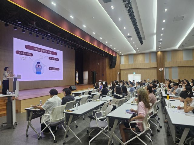 안산교육지원청이 학부모를 대상으로한 독서인문교육인 ‘AI보다 앞서가는 아이, 문해력에서 시작된다’를 운영한다. 교육지원청 제공