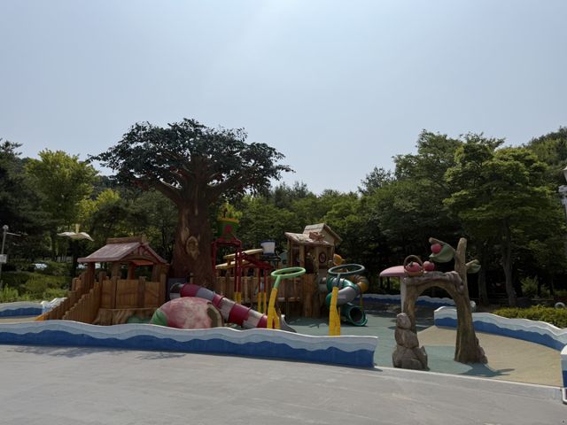 과천도시공사는 2일 문원 어린이 물놀이장에 대한 종합 안전점검을 실시하고 시설 전반의 안전성을 확인했다. 과천도시공사 제공