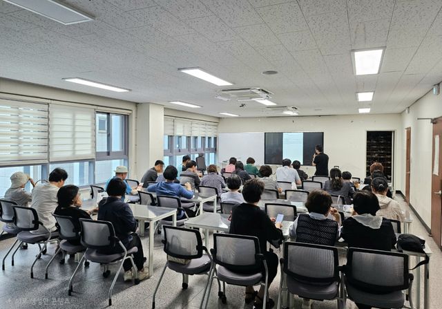 화도읍 지사협 스마트기기 교육 실시. 남양주시 제공