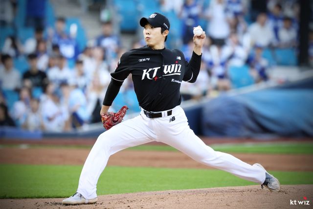 KT의 오원석이 21일부터 수원 KT위즈파크서 열리는 두산과 3연전서 첫 경기 선발로 등판한다. KT 제공