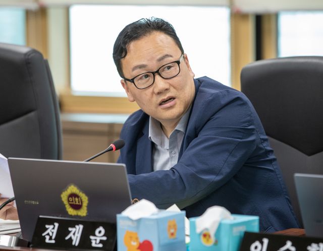 전재운 인천시의원(더불어민주당·서해4)가 환경교통위원회 1차 회의에서 버스 준공영제 관련 문제를 꼬집었다. 시의회 제공