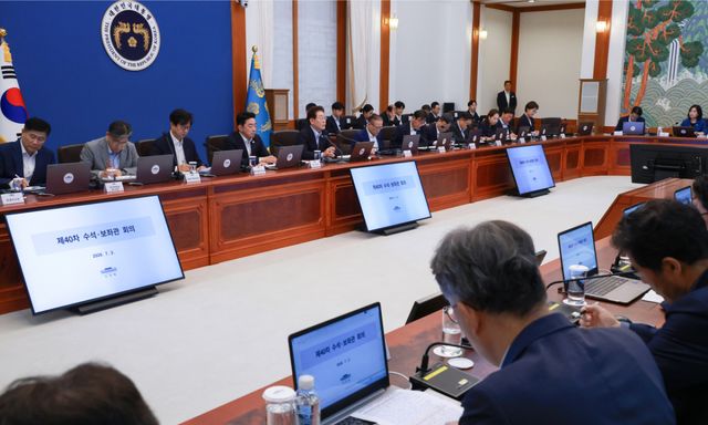 이재명 대통령이 지난 2일 청와대에서 수석보좌관회의를 주재하고 있다. 연합뉴스