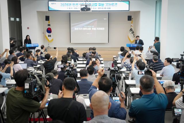 박관열 광주시장이 21일 오전 광주시청 순암홀에서 열린 취임 기자회견에서 인사말을 하고 있다. 광주시 제공