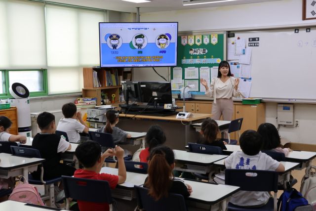 국립이천호국원이 부발초등학교 1학년 학생들을 대상으로 ‘이천호국원 이야기’ 교육프로그램을 진행했다. 국립이천호국원 제공