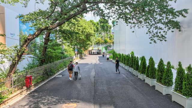 과천시가 시민 공모를 통해 새 이름 '별양꽃냇길'로 확정한 굴다리길 전경. 과천시 제공