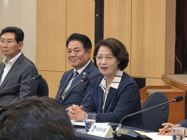 추미애 경기도지사가 22일 경기도경제과학진흥원에서 열린 31개 시·군 단체장 간담회에서 발언하고 있다. 오민주 기자