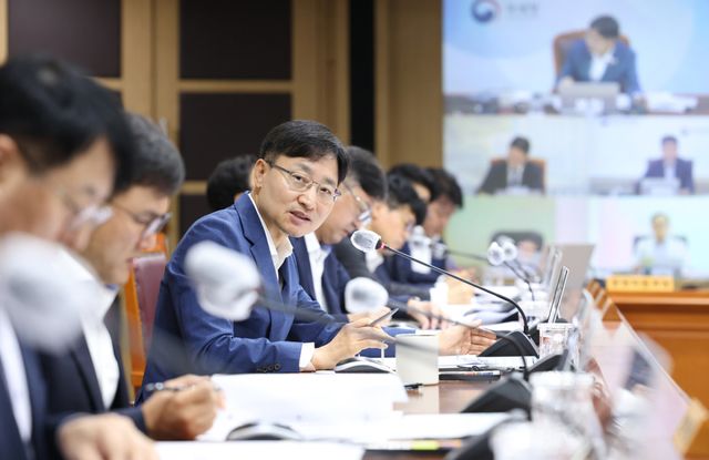 임광현 국세청장이 22일 정부세종2청사에서 하반기 첫 지방청장 회의를 열고 국세·국세외수입 체납관리단의 실무상 제도 보완 방안을 논의하고 있다. 국세청 제공