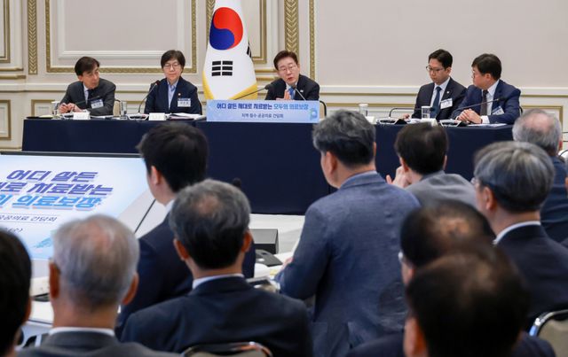 이재명 대통령이 22일 청와대에서 열린 지역·필수·공공의료 간담회에서 발언하고 있다. 연합뉴스