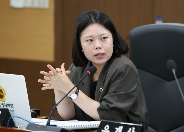 정보현 시의원(더불어민주당·연수3)이 22일 제312회 인천광역시의회 임시회 행정안전위원회 3차 회의에서 발언하고 있다. 시의회 제공
