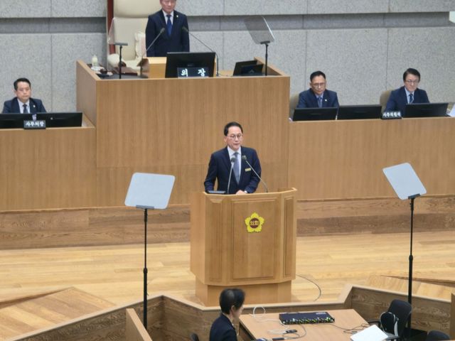 안광률 경기도의회 민주당 대표의원이 23일 오전 제392회 임시회 제4차 본회의에서 대표의원 연설을 하고 있다. 김경희기자