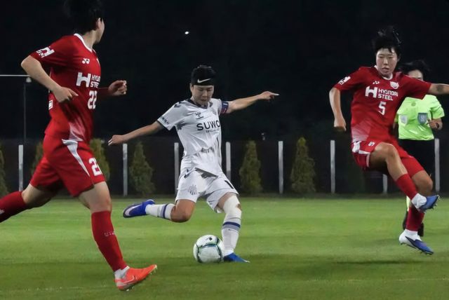 5월 WK리그에서 맞대결을 펼친 수원FC 위민과 인천 현대제철. 수원FC 제공
