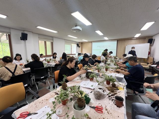 광주시농업기술센터는 ‘원예관리 전문기술 심화교육’ 과정을 개설하고 교육생을 모집한다. 광주시 제공